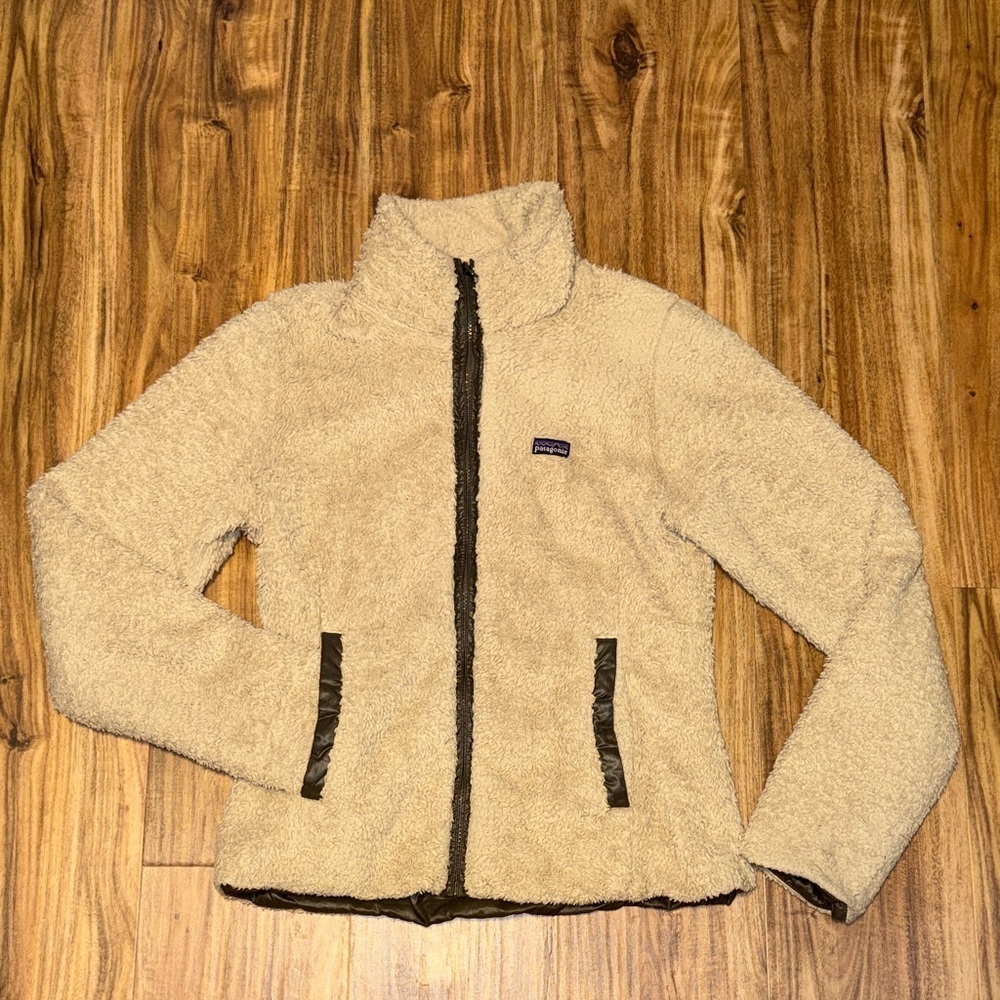 Patagonia women’s medium fleece sweater jacket khaki Tan brown Teddy Sherpa